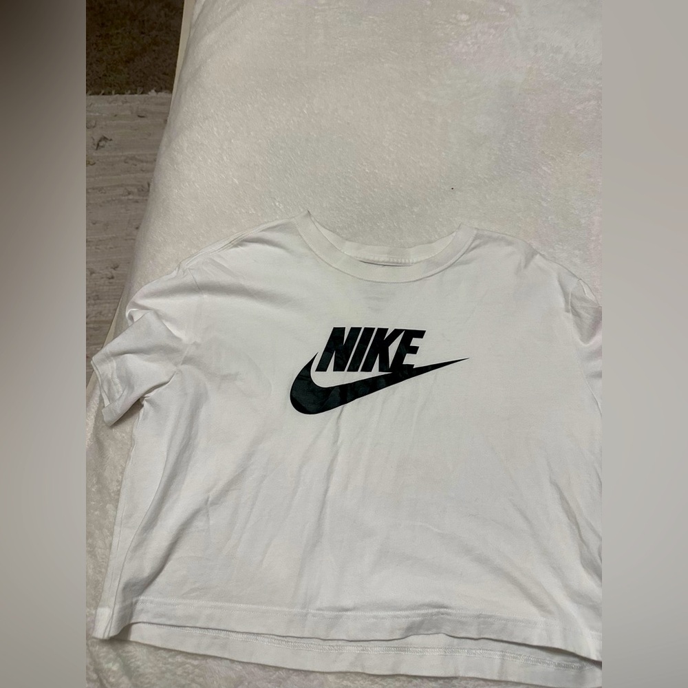 Nike cropped tee